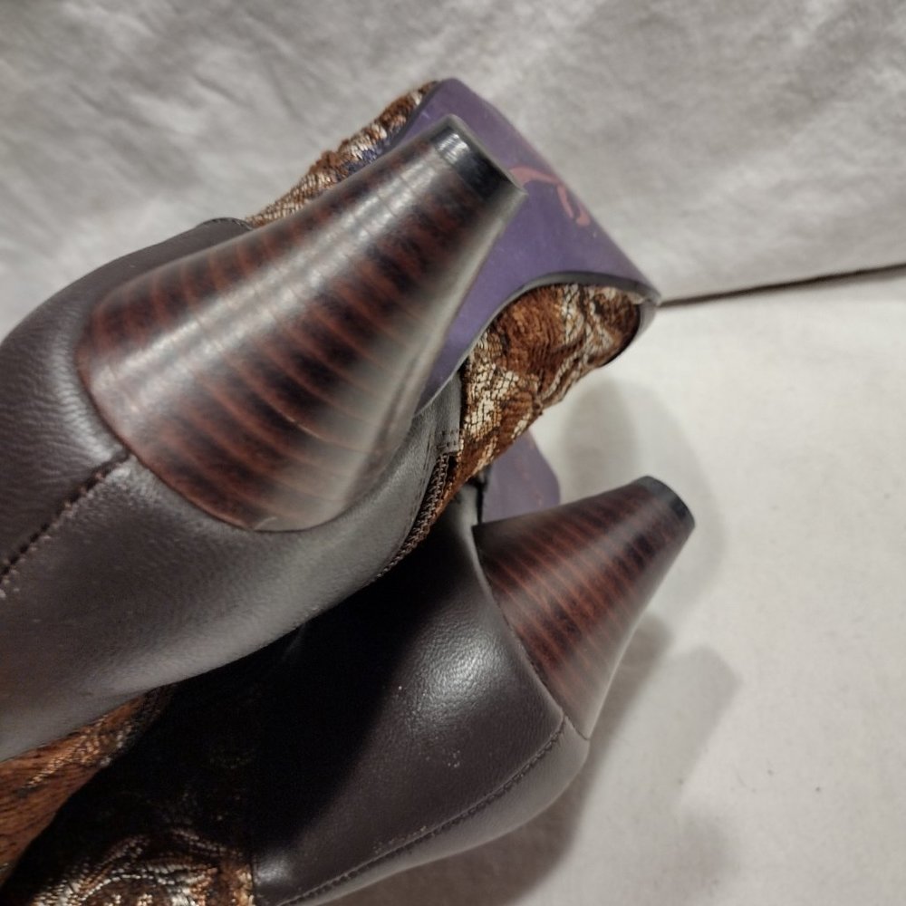 ๐ Poetic Licence || 2.5" Lady Victoria Boots - Picture 7 of 12